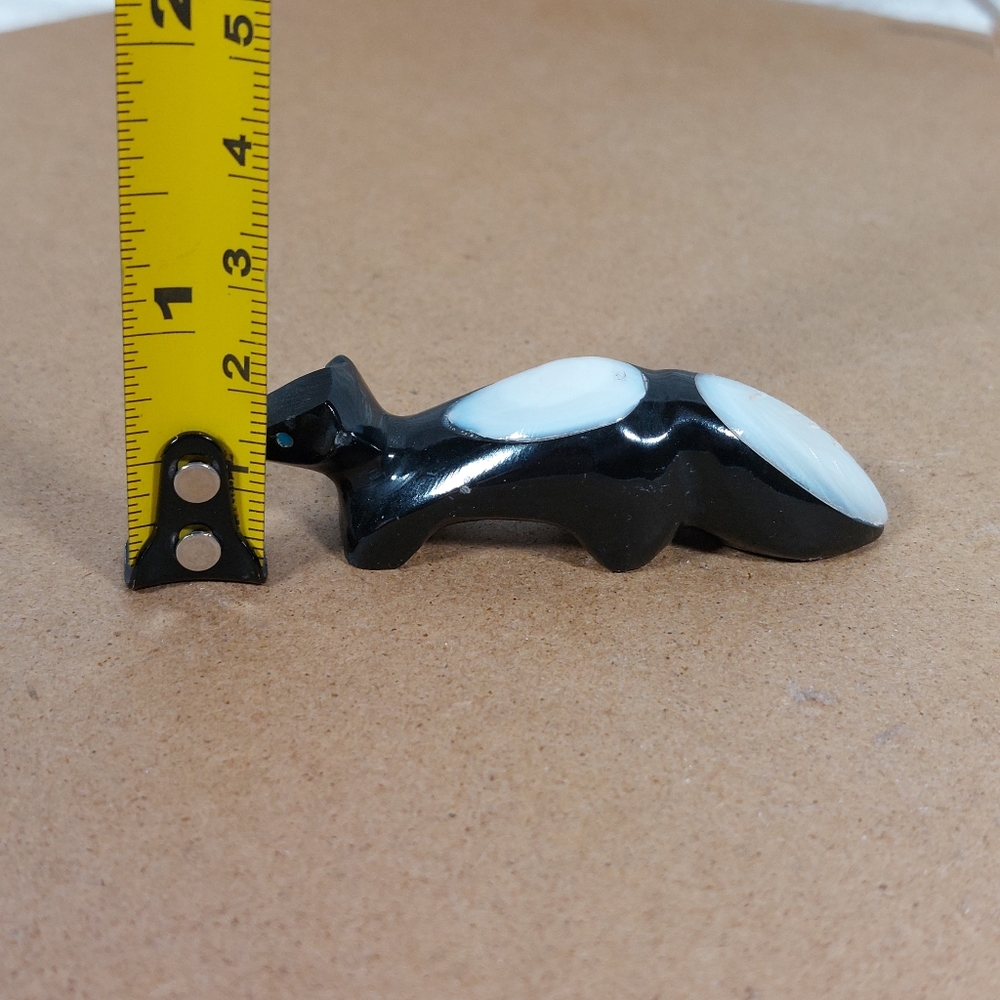 ZUNI FETISH Skunk Calvert Bowannie Black Mother of Pearl Figurine Signed - Picture 8 of 8